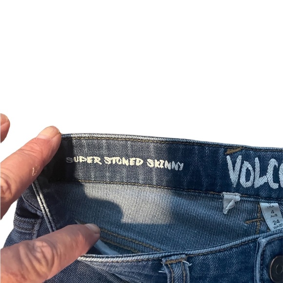 Volcom Super Stoned Skinny Jeans.EUC waist is 24 size 0. 8” rise, 28” inseam. - Picture 3 of 6